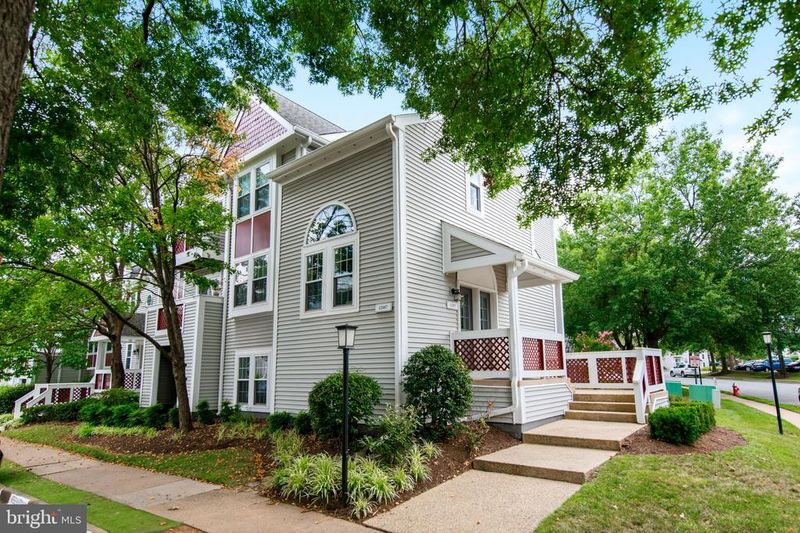 12887 Grays Pointe Rd #12887B, Fairfax, VA 22033