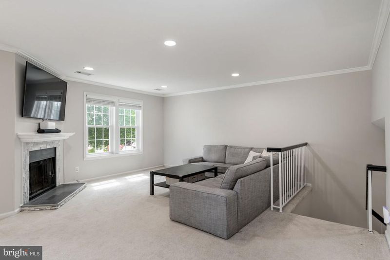 12887 Grays Pointe Rd #12887B, Fairfax, VA 22033