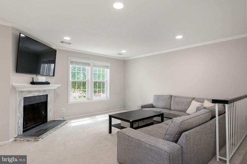 12887 Grays Pointe Rd #12887B, Fairfax, VA 22033