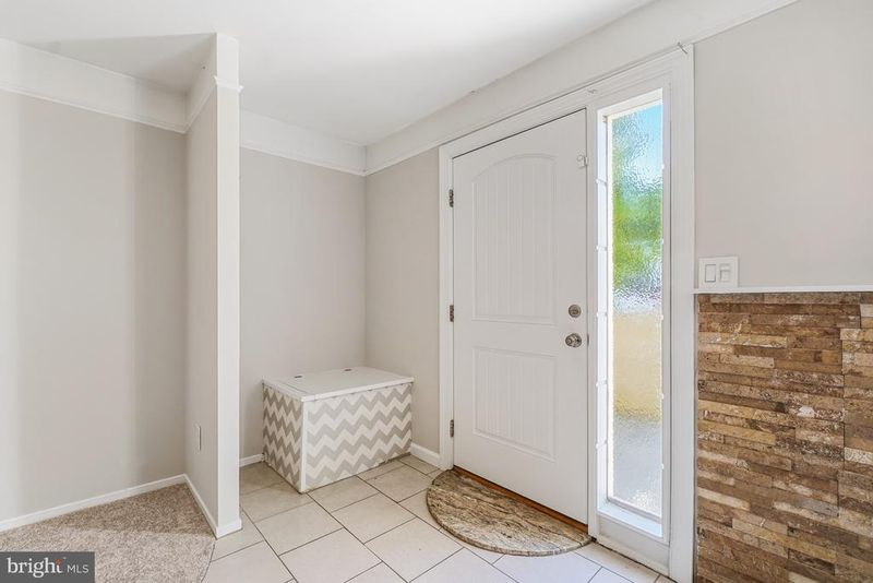 10283 Ridgeline Dr, Montgomery Village, MD 20886