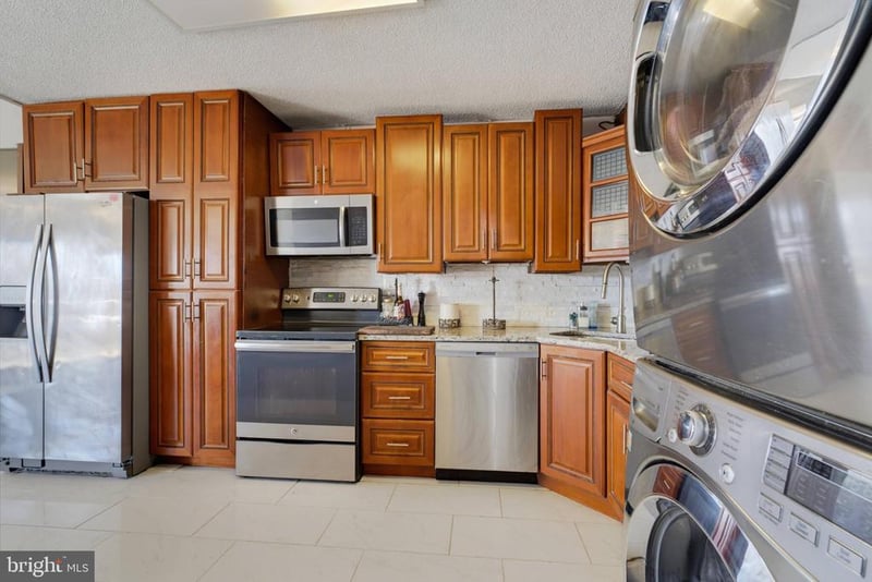 203 Yoakum Pw #910, Alexandria, VA 22304