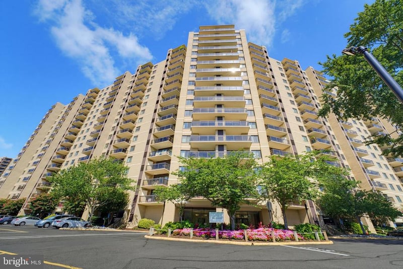 203 Yoakum Pw #910, Alexandria, VA 22304
