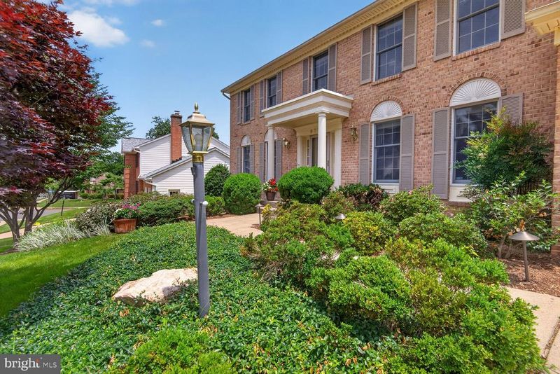 9710 Dansk Ct, Fairfax, VA 22032