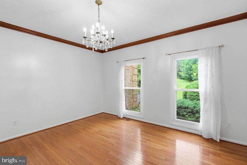 6001 River Forest Dr, Manassas, VA 20112