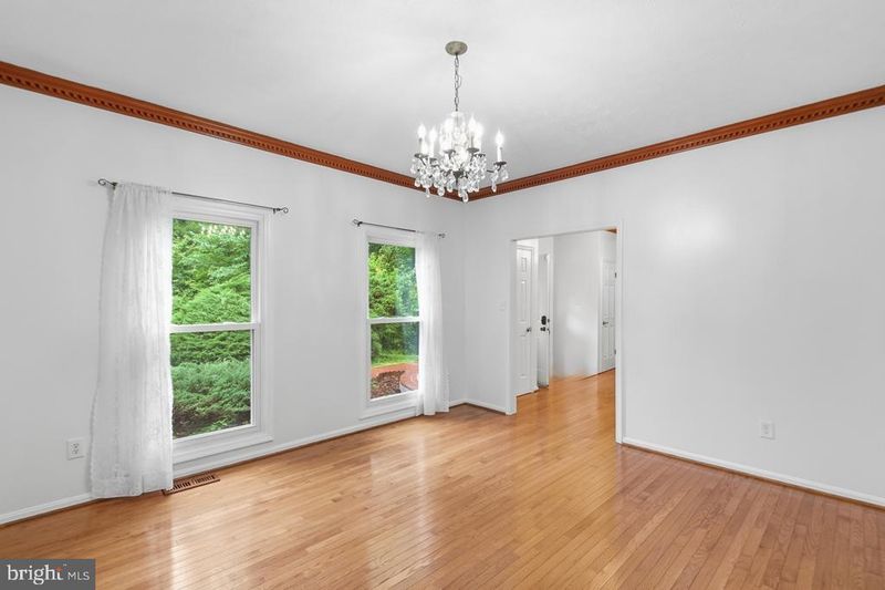 6001 River Forest Dr, Manassas, VA 20112