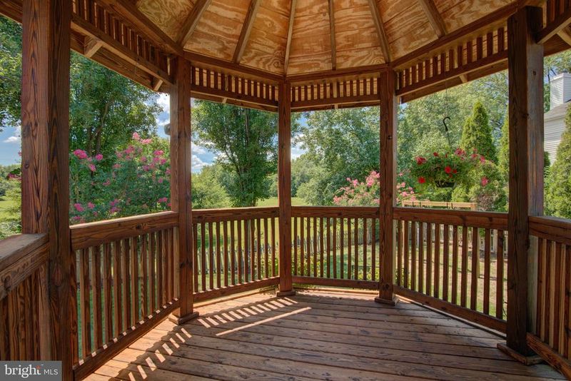 74 Mcpherson Cir, Sterling, VA 20165