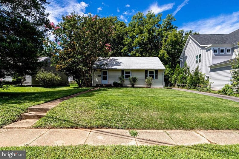 1922 Anderson Rd, Falls Church, VA 22043