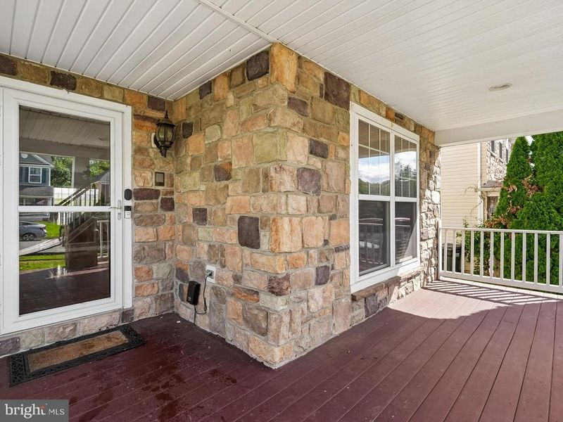 18483 Quantico Gateway Dr, Triangle, VA 22172