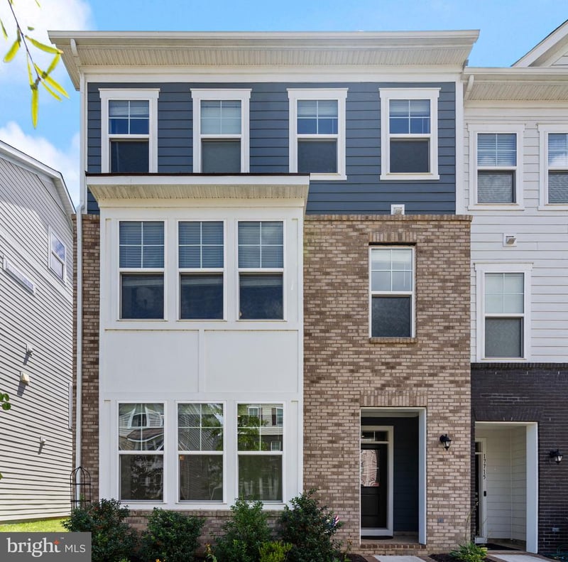 17713 Longspur Cove Ln, Dumfries, VA 22026