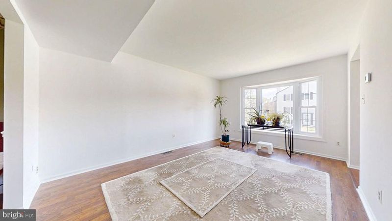 1028 Temple Ct, Sterling, VA 20164