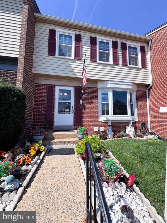 1028 Temple Ct, Sterling, VA 20164