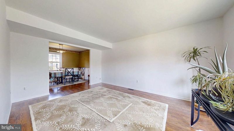 1028 Temple Ct, Sterling, VA 20164