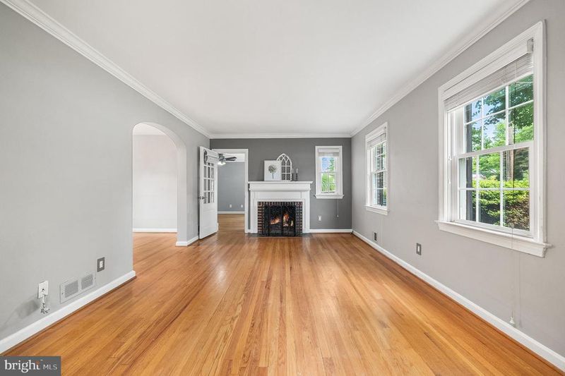 6145 12th St N, Arlington, VA 22205