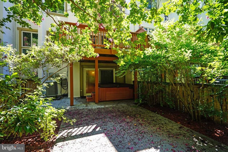 2382 Generation Dr, Reston, VA 20191