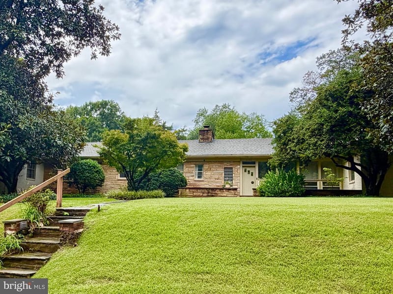 8106 W Boulevard Dr, Alexandria, VA 22308