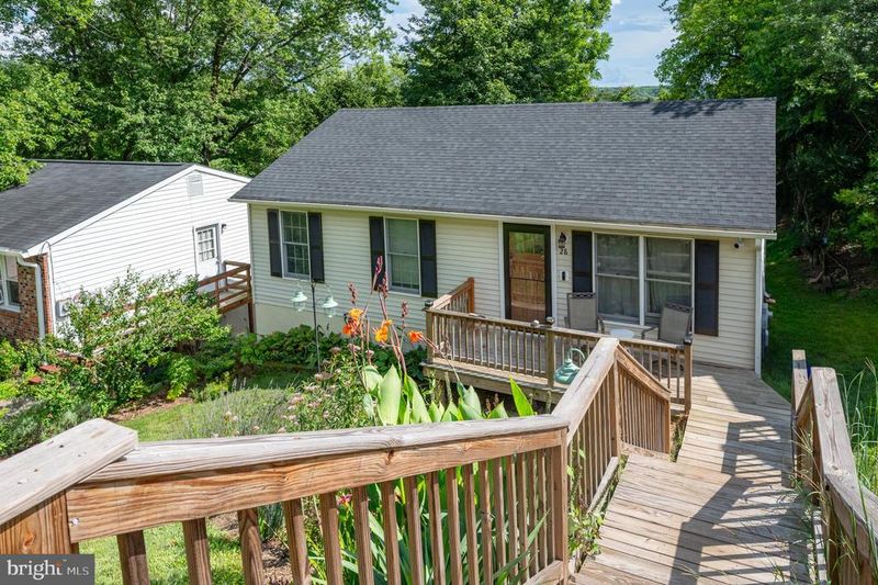 28 E E St, Brunswick, MD 21716