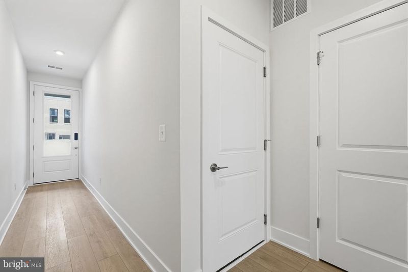 42200 Shining Star Sq, Brambleton, VA 20148