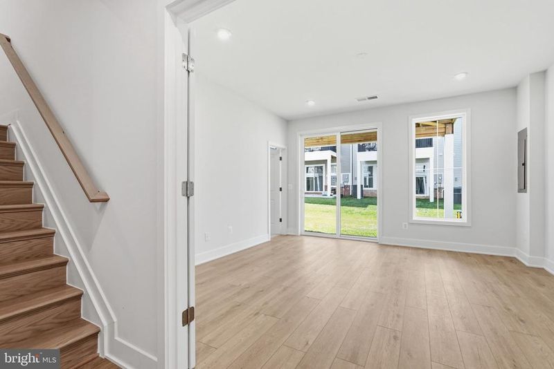 42200 Shining Star Sq, Brambleton, VA 20148