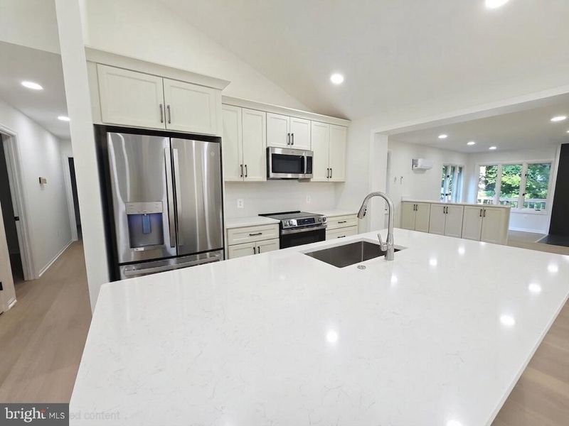10027 W Constable Ct, Fairfax, VA 22032