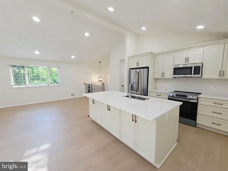 10027 W Constable Ct, Fairfax, VA 22032