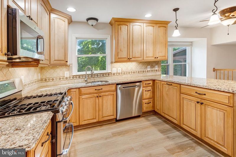 13959 S Springs Dr, Clifton, VA 20124