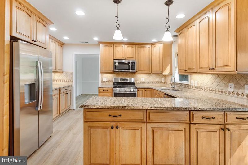 13959 S Springs Dr, Clifton, VA 20124