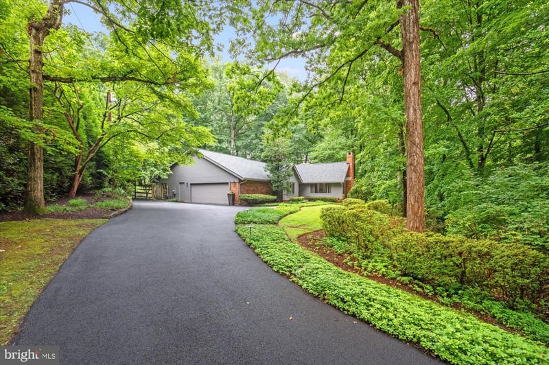 6800 Melody Ln, Bethesda, MD 20817