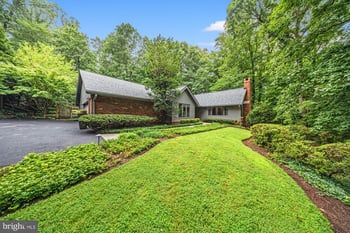 6800 Melody Ln, Bethesda, MD 20817