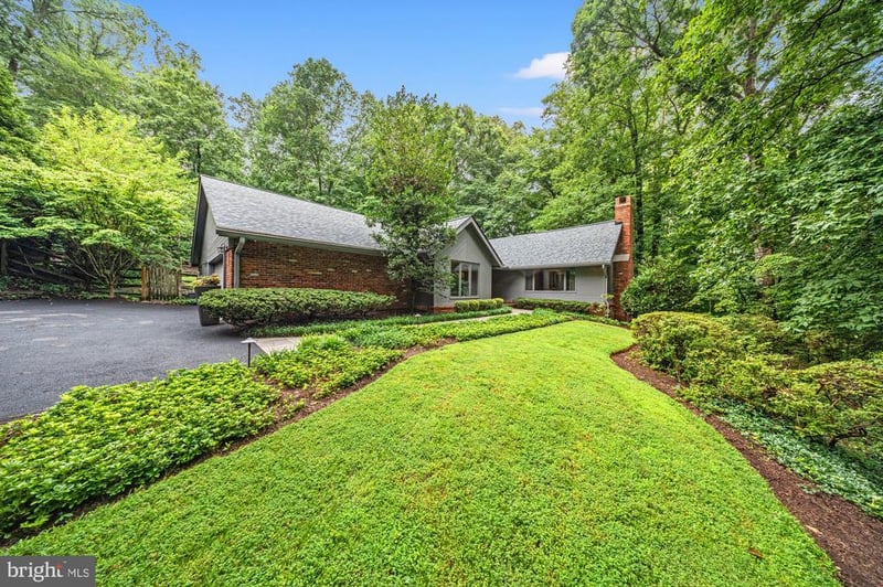 6800 Melody Ln, Bethesda, MD 20817