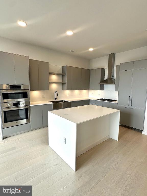3030 Potomac Ave #PH5, Arlington, VA 22202