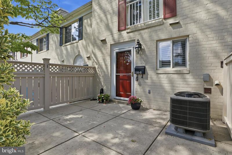 1589 N Van Dorn St, Alexandria, VA 22304