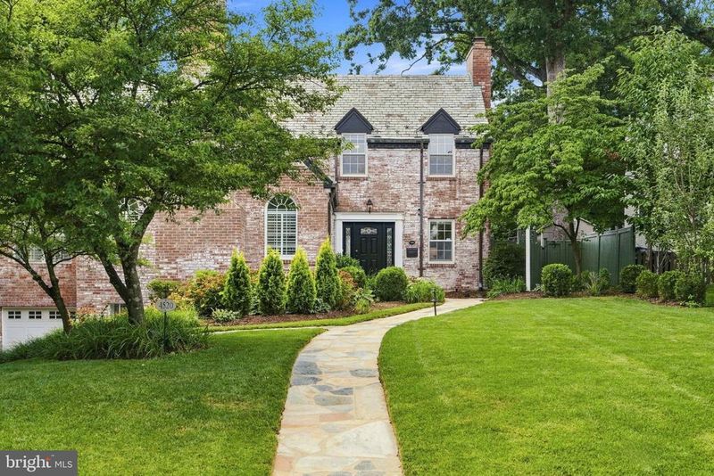 4520 32nd Rd N, Arlington, VA 22207