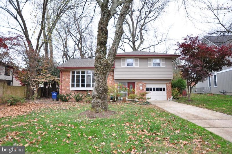 6400 Westland Rd, Bethesda, MD 20817