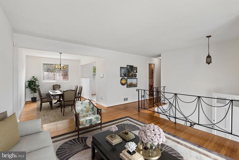 7800 Woodbourne Ave, Fort Washington, MD 20744