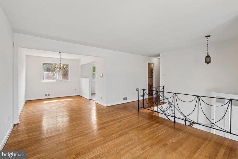 7800 Woodbourne Ave, Fort Washington, MD 20744