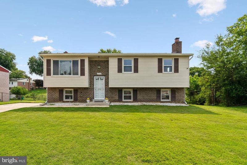 7800 Woodbourne Ave, Fort Washington, MD 20744