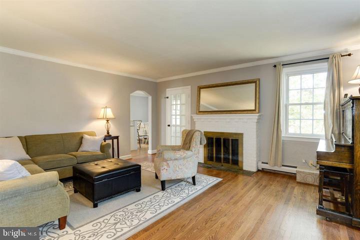 3460 Washington Dr, Falls Church, VA 22041