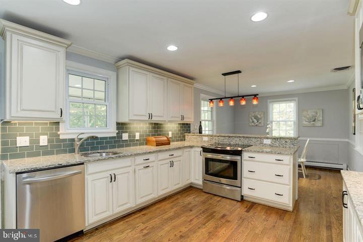3460 Washington Dr, Falls Church, VA 22041