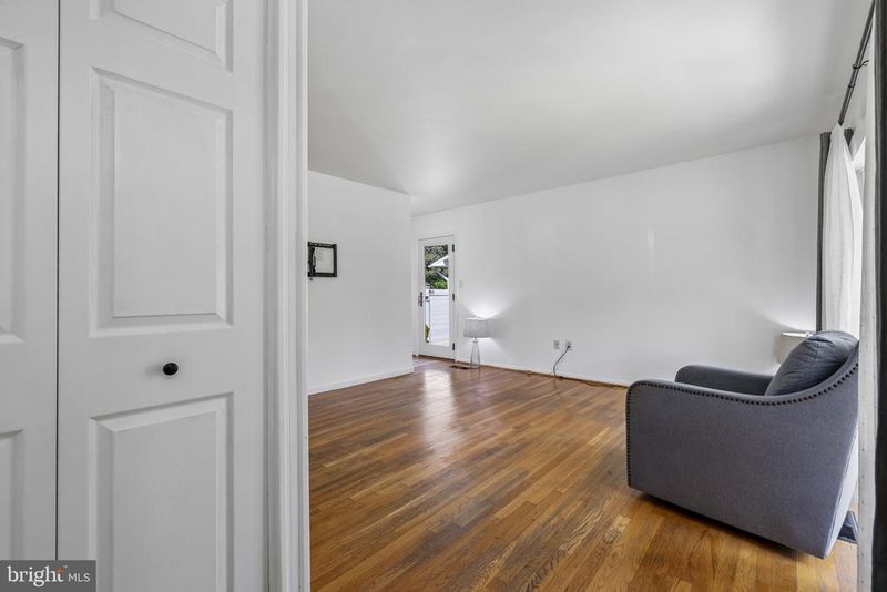 7983 Nolcrest Rd, Glen Burnie, MD 21061