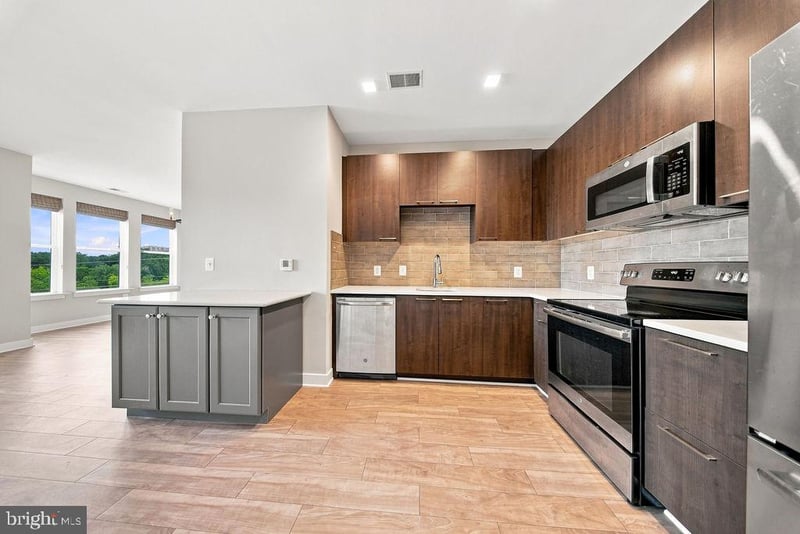989 S Buchanan St #325, Arlington, VA 22204
