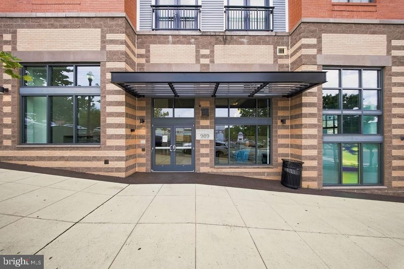 989 S Buchanan St #325, Arlington, VA 22204