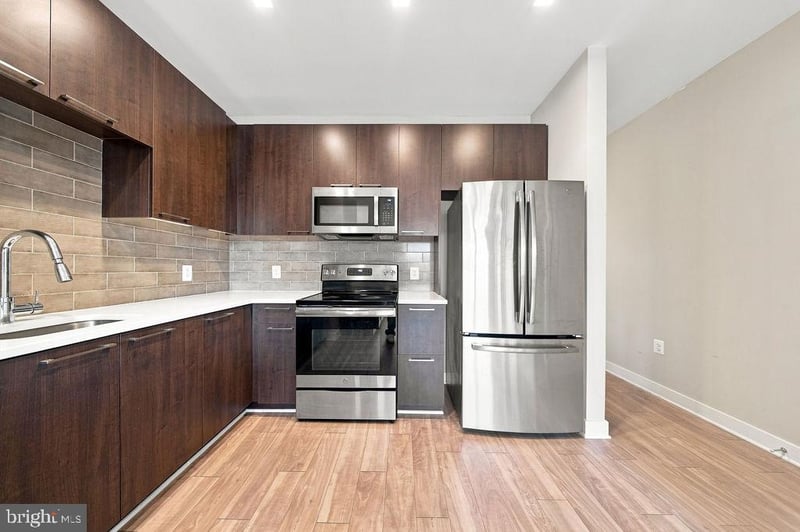989 S Buchanan St #325, Arlington, VA 22204