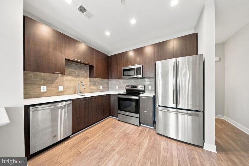 989 S Buchanan St #325, Arlington, VA 22204