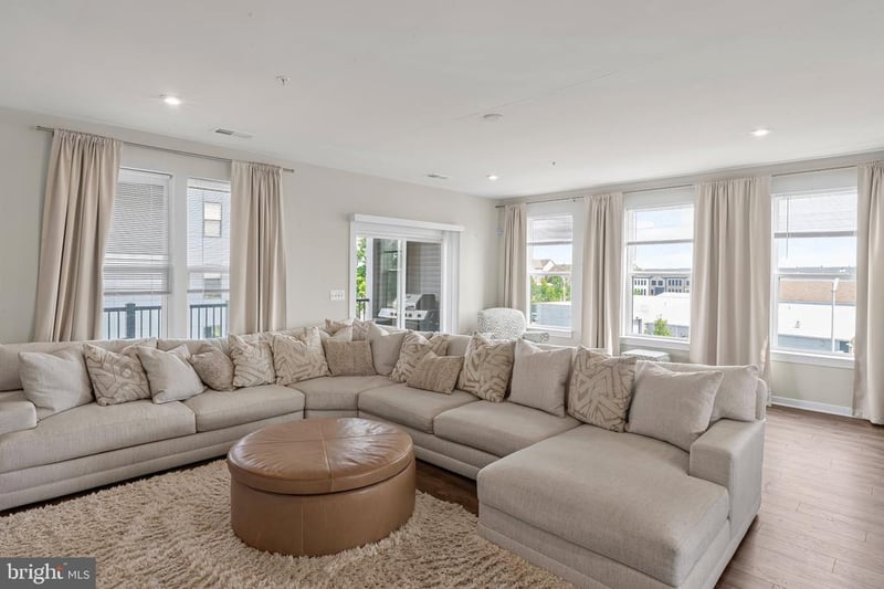 20362 Newfoundland Sq, Ashburn, VA 20147