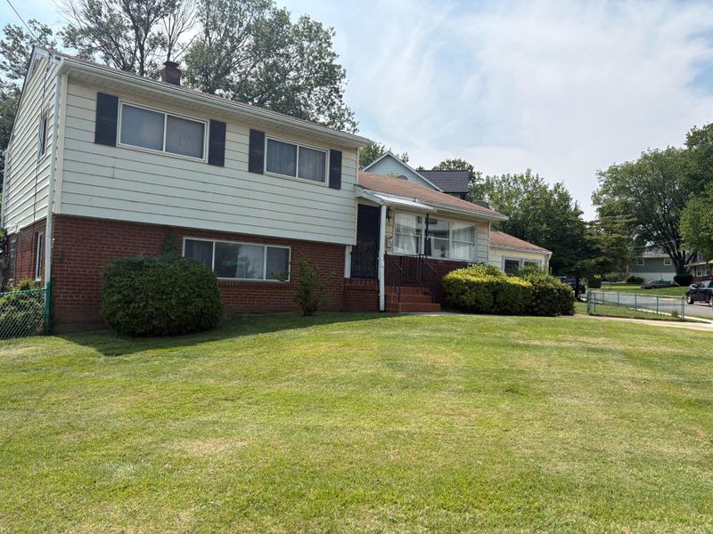 317 Charles St SE, Vienna, VA 22180