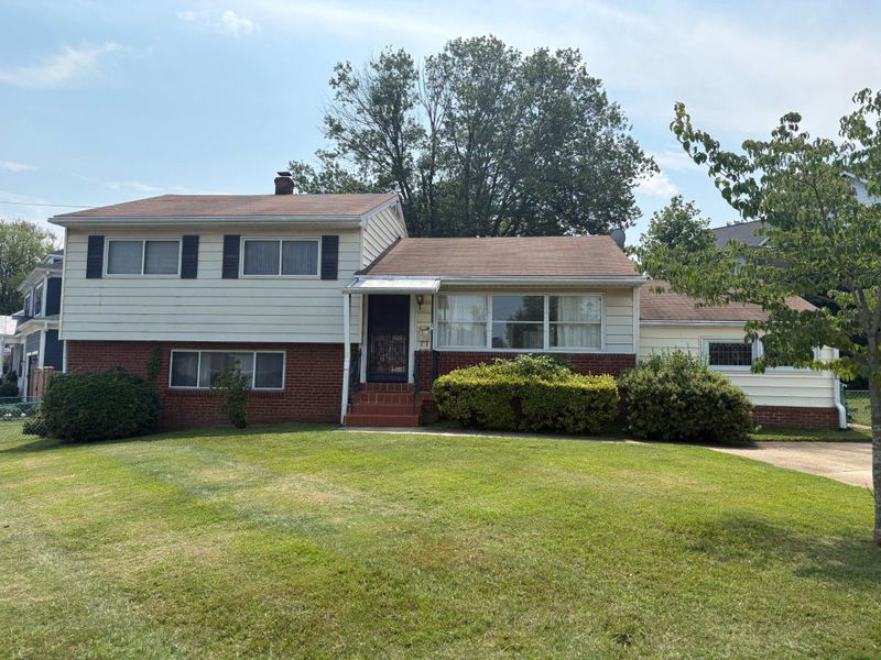 317 Charles St SE, Vienna, VA 22180