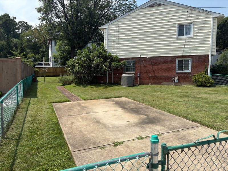 317 Charles St SE, Vienna, VA 22180