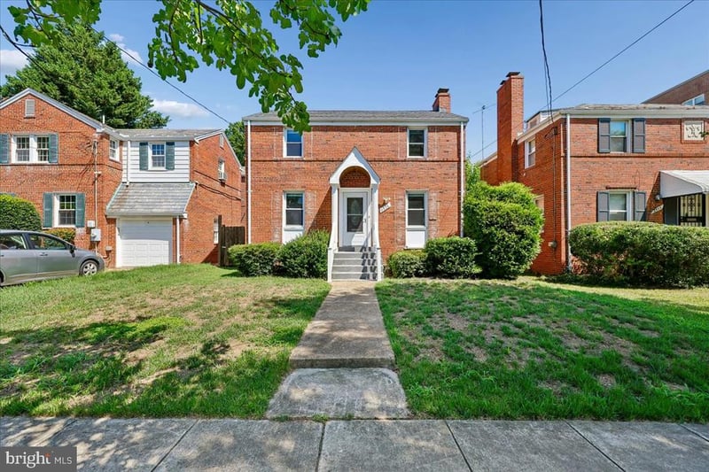 2826 Newton St NE, Washington, DC 20018