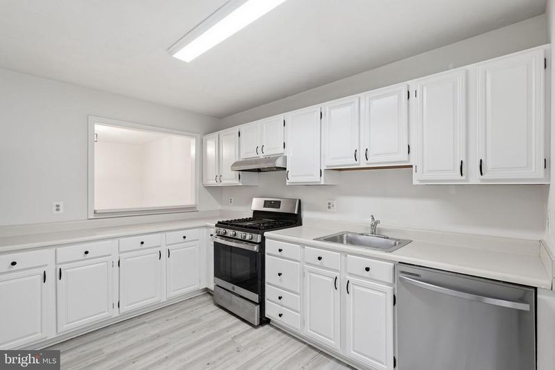 10120 Oakton Terrace Rd, Oakton, VA 22124