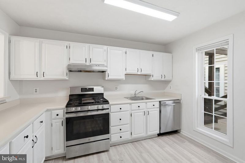 10120 Oakton Terrace Rd, Oakton, VA 22124